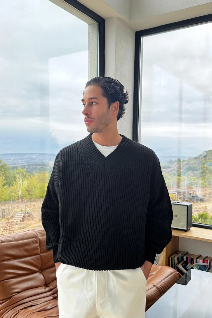 Black Knitted V-Neck Sweater – COMFO